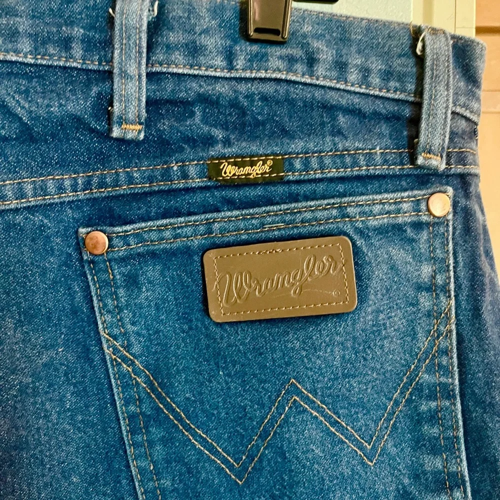 Wrangler Jeans Mid Weight   Great Used Condition Mens Size 42 x 30
